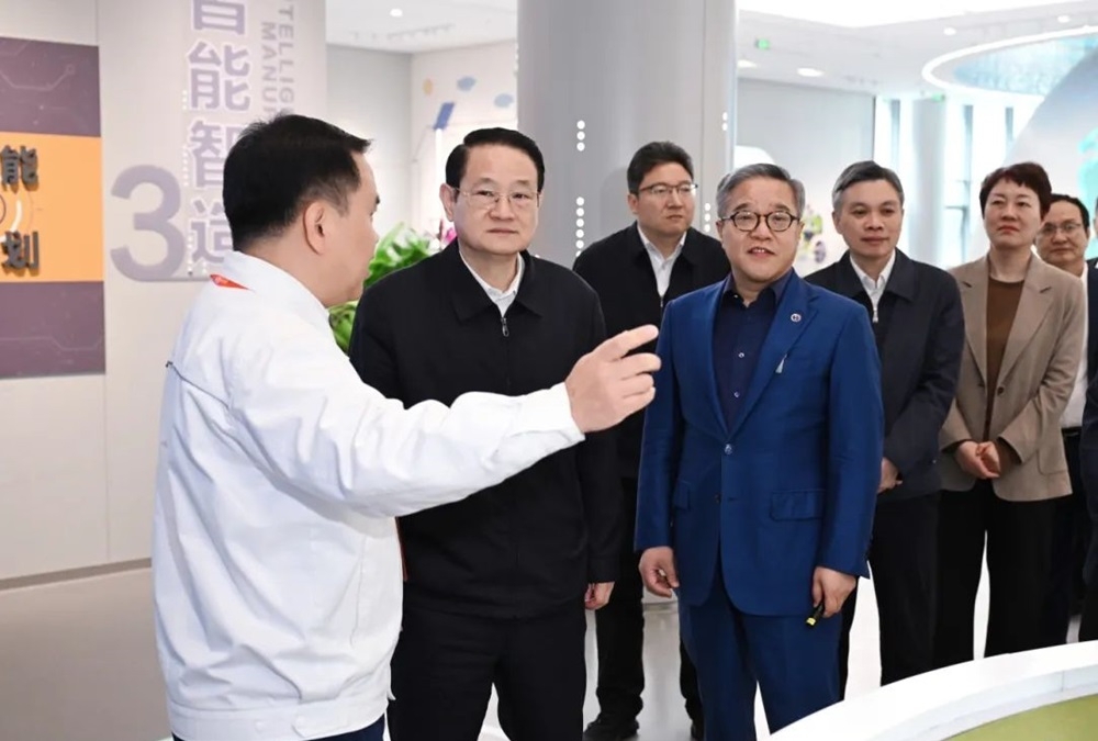 浙江省委書記易煉紅調(diào)研萬向創(chuàng)新聚能城：鼓勵(lì)發(fā)展新質(zhì)生產(chǎn)力 把美好藍(lán)圖變?yōu)楝F(xiàn)實(shí)
