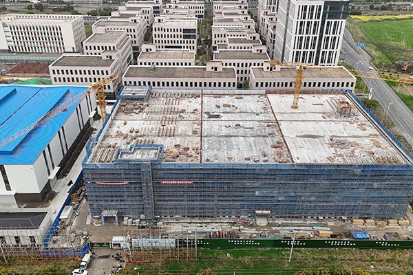 總投資3億元！江錦新能源自動(dòng)涂布機(jī)項(xiàng)目封頂