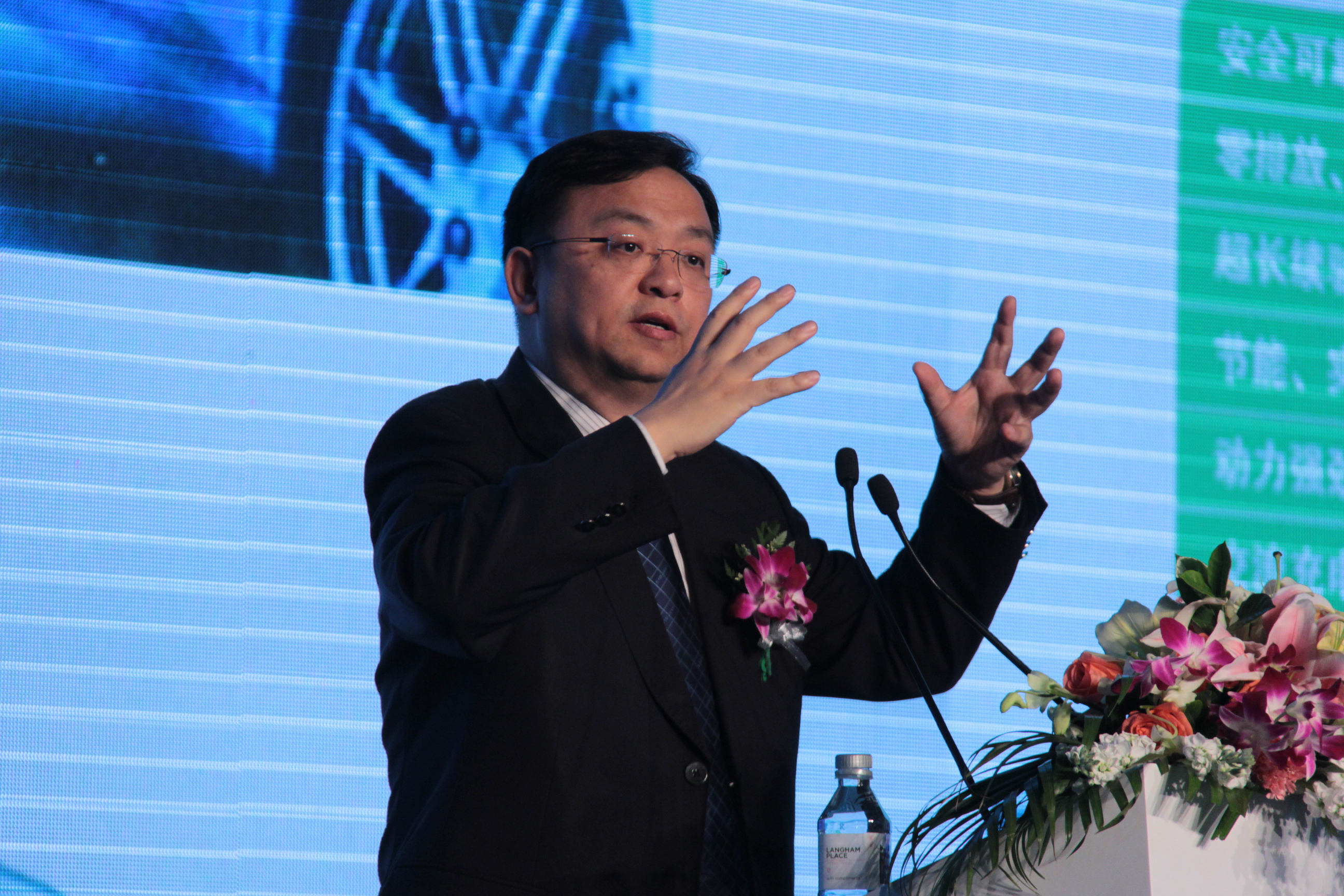 互聯網造汽車是“扯淡”  比亞迪王傳福“口出狂言”？