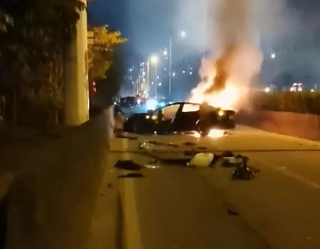 廣州一輛特斯拉突發(fā)燃燒！男乘客當(dāng)場(chǎng)死亡，警方最新通報(bào)來(lái)了！