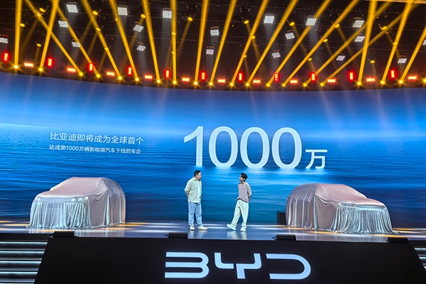 國民SUV雙車共舞！比亞迪距離第1000萬輛新能源車下線不遠(yuǎn)了！