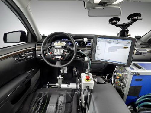 互聯網的力量 蘋果、特斯拉車里的未來誰做主？