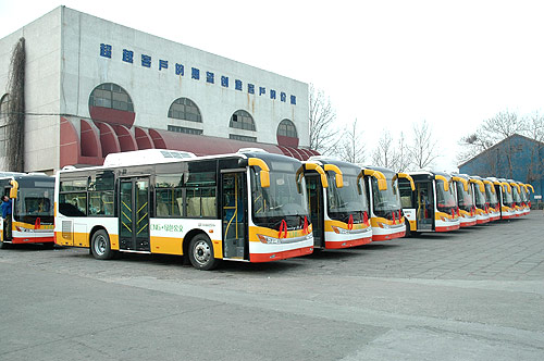 混動(dòng)和純電動(dòng) 新能源客車看誰(shuí)動(dòng)力最強(qiáng)勁
