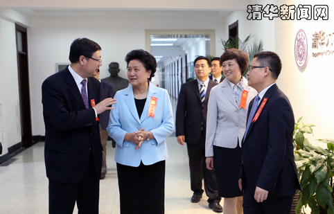 中央政治局委員、國務(wù)院副總理劉延?xùn)|視察清華大學(xué)