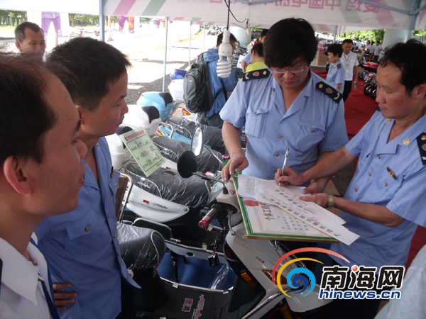 海口電動(dòng)車行紛紛關(guān)門“迎”檢查 市民可舉報(bào)超標(biāo)車