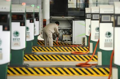 國網(wǎng)向民資開放充電樁市場 有望推動私家電動車普及