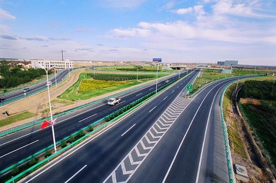國家電網(wǎng)開建快充網(wǎng)絡(luò) 電動(dòng)汽車將暢行高速公路