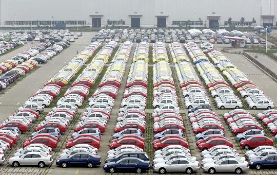 中國(guó)汽車產(chǎn)業(yè)如何度過(guò)“進(jìn)化危機(jī)”  轉(zhuǎn)型升級(jí)是出路 