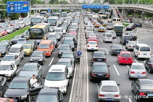 改善空氣 北京計(jì)劃3年增15萬輛電動(dòng)車