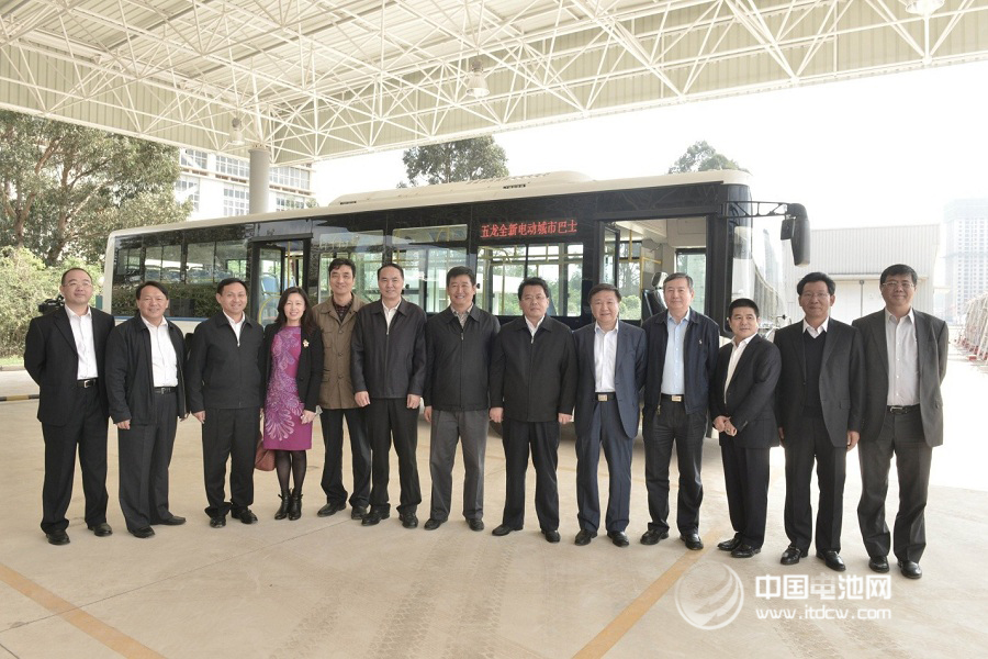 長(zhǎng)江牌電動(dòng)汽車(chē)首發(fā)車(chē)型下線(xiàn)  云南五龍正式投產(chǎn)