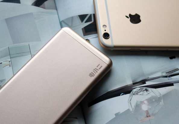 蘋(píng)果iPhone6  電小二移動(dòng)電源