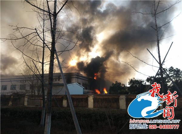 徐州宗申摩托車(chē)廠(chǎng)噴漆車(chē)間突發(fā)大火 大火燒了6小時(shí)