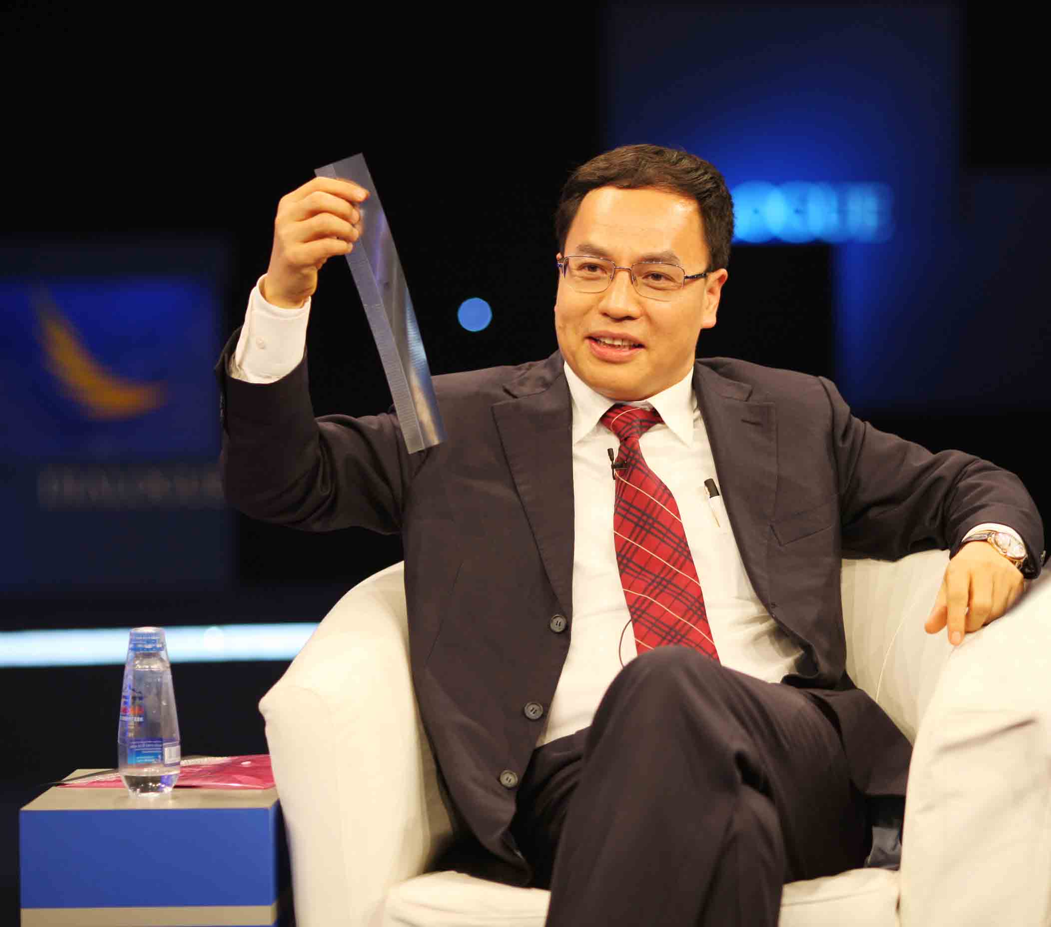李河君辭任漢能薄膜發(fā)電董事會(huì)主席 副總裁接任