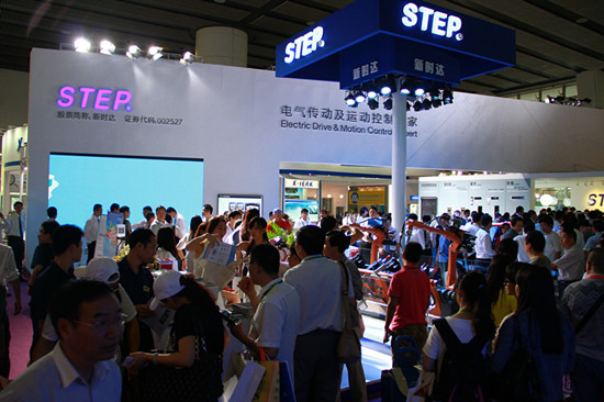 帥福特與新時達簽訂工業(yè)機器人鋰電池巨額合同 帥福特與新時達簽訂工業(yè)機器人鋰電池巨額合同