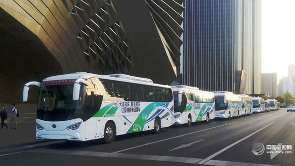 與達(dá)沃斯同行  比亞迪C9純電動客車展中國制造雄姿