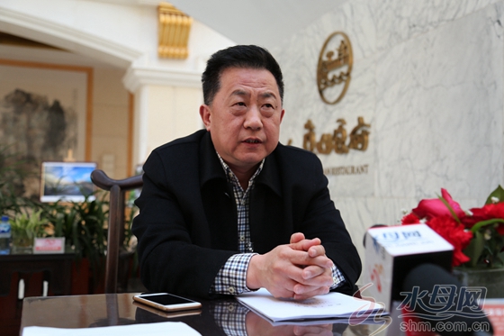 市人大代表、煙臺(tái)舒馳客車有限責(zé)任公司董事長(zhǎng)、總經(jīng)理于忠國(guó)