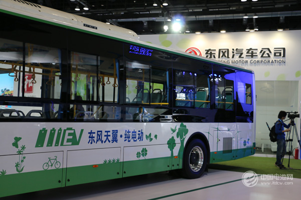 政府工作報告明確發展新能源汽車以電動汽車為主