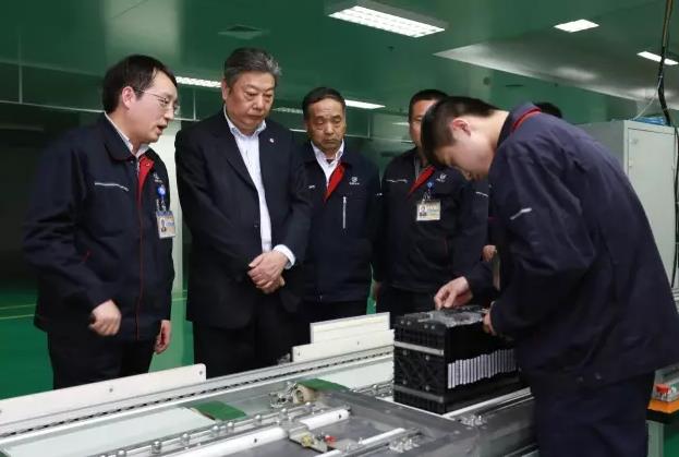 中航工業(yè)集團公司董事長、黨組書記林左鳴視察中航鋰電