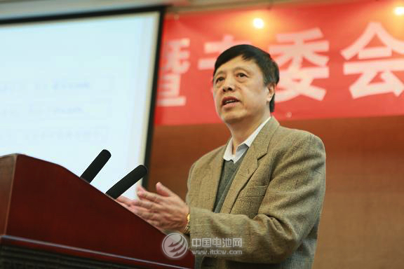 中國物資再生協(xié)會(huì)常務(wù)副會(huì)長(zhǎng)、資源強(qiáng)制回收產(chǎn)業(yè)技術(shù)創(chuàng)新戰(zhàn)略聯(lián)盟劉強(qiáng)理事長(zhǎng)發(fā)言
