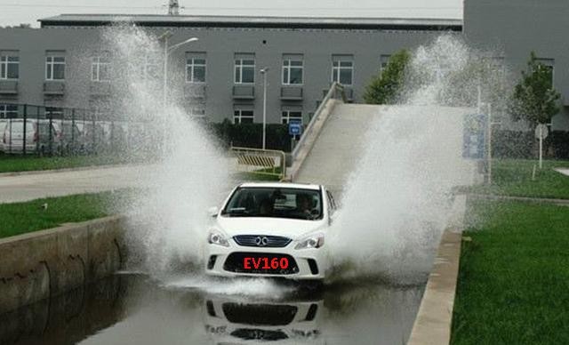 電動汽車經(jīng)得起暴雨考驗嗎？涉水有標(biāo)準(zhǔn)規(guī)范