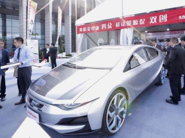 “2015年10月19日漢能發(fā)布的全太陽能動力概念車” 