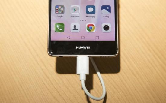新型電池最早明年應(yīng)用 或讓手機續(xù)航延長一倍