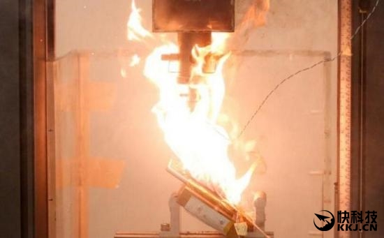 Note 7和iPhone 7電池被針扎加壓后會怎樣？