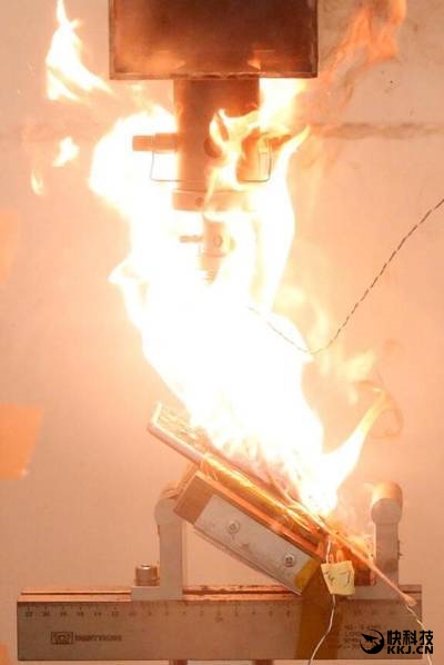 Note 7和iPhone 7電池被針扎加壓后會怎樣？