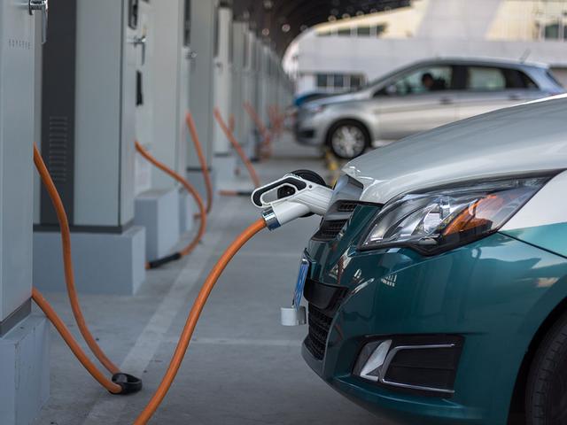 中國新能源汽車駛入“深水區”：騙補期終結，迎來技術和商業高度競爭
