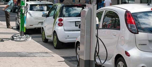 中國新能源汽車駛入“深水區”：騙補期終結，迎來技術和商業高度競爭