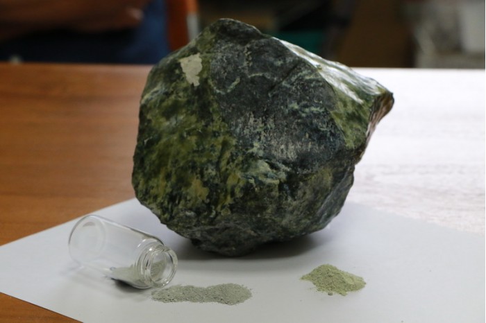 臺灣教授成功研制天然礦電池 比石墨烯更優(yōu)異