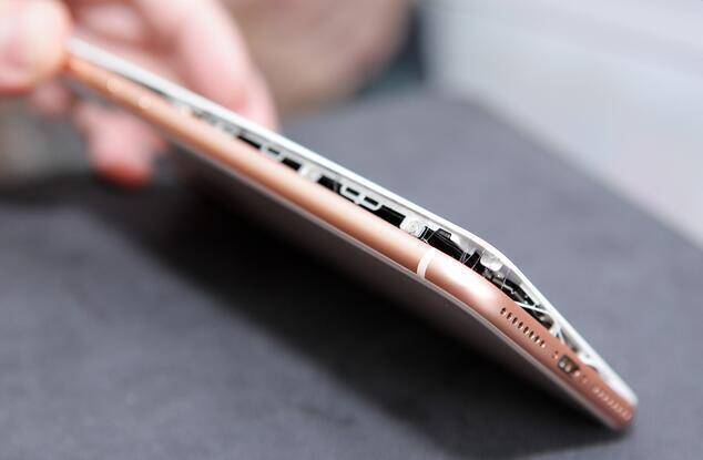 蘋(píng)果iPhone 8"十連裂"