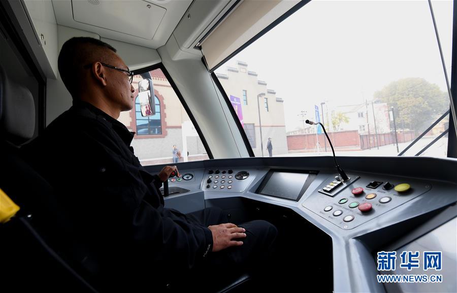 氫燃料電池有軌電車全球首次商業(yè)運(yùn)營