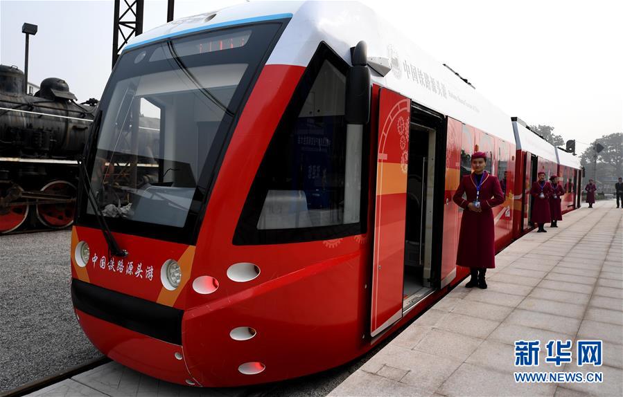 氫燃料電池有軌電車全球首次商業(yè)運(yùn)營