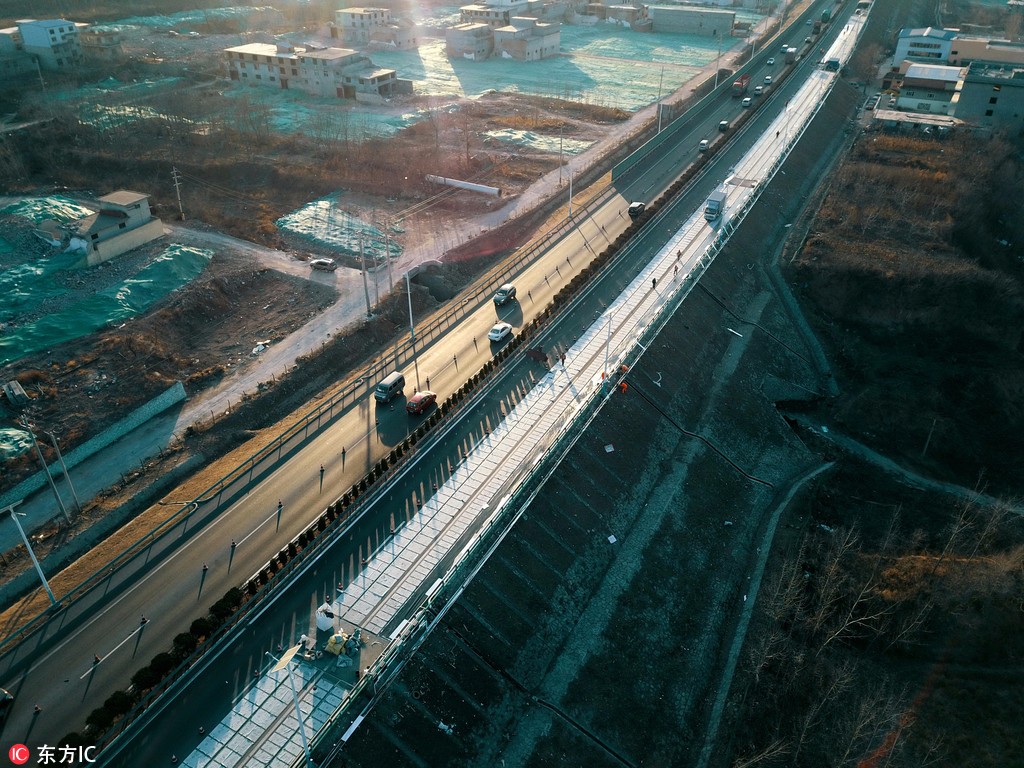 濟南正建設全球首條光伏高速公路 年底竣工通車發電