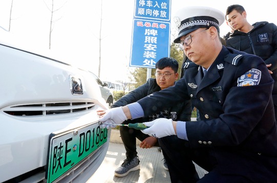2018年成重要時(shí)間窗口 多方勢(shì)力搏殺新能源車(chē)市場(chǎng)