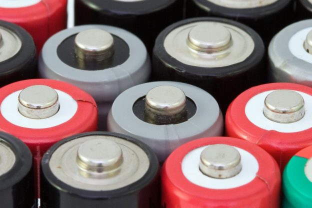 將納米線添入固態(tài)電解質 降低鋰離子電池易燃性
