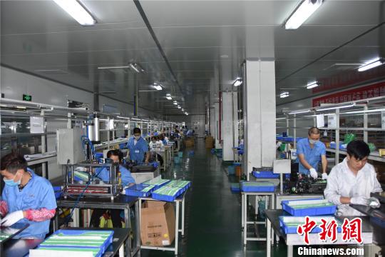 金海湖新區(qū)貴航新能源鋰電池項(xiàng)目生產(chǎn)車間。畢節(jié)市投資促進(jìn)局供圖