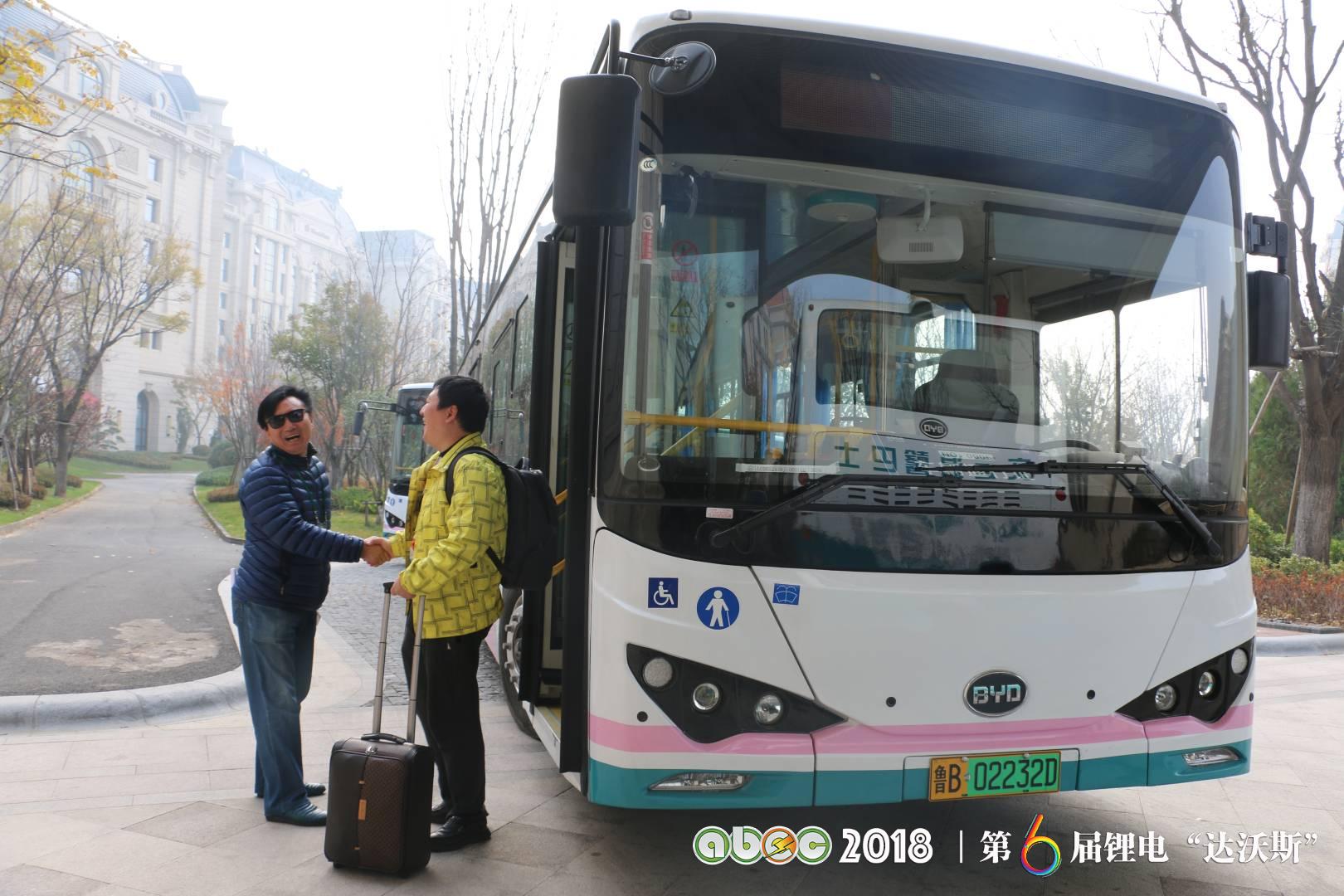 比亞迪助力ABEC2018|鋰電“達(dá)沃斯”組委會圓滿完成接送嘉賓任務(wù)