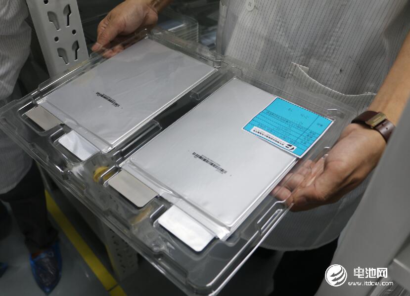 半固態電池