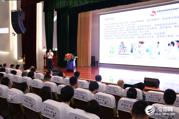 電池百人會(huì)企業(yè)家“問(wèn)道”長(zhǎng)興暨后疫情時(shí)代·2020中國(guó)電池新能源產(chǎn)業(yè)鏈生態(tài)健康發(fā)展企業(yè)家論壇現(xiàn)場(chǎng)