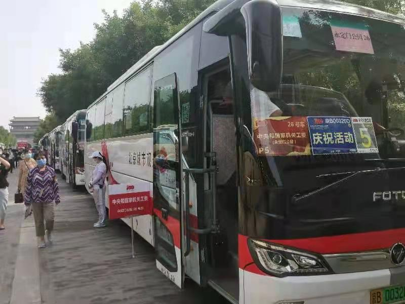 新能源大巴隨時待命 新能源大巴隨時待命