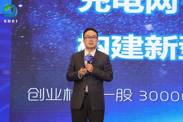 充電網(wǎng)+微電網(wǎng)+儲能網(wǎng)，是構(gòu)建新型電力系統(tǒng)的靈活性負荷