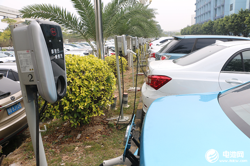 今年前兩月我國充電基礎設施增量53萬臺 樁車增量比達1:1.9