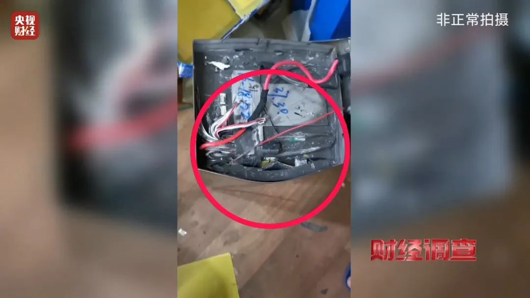 巨大安全隱患！“三無”鋰電池黑作坊，竟藏身居民樓！記者調查現場，突然起火→