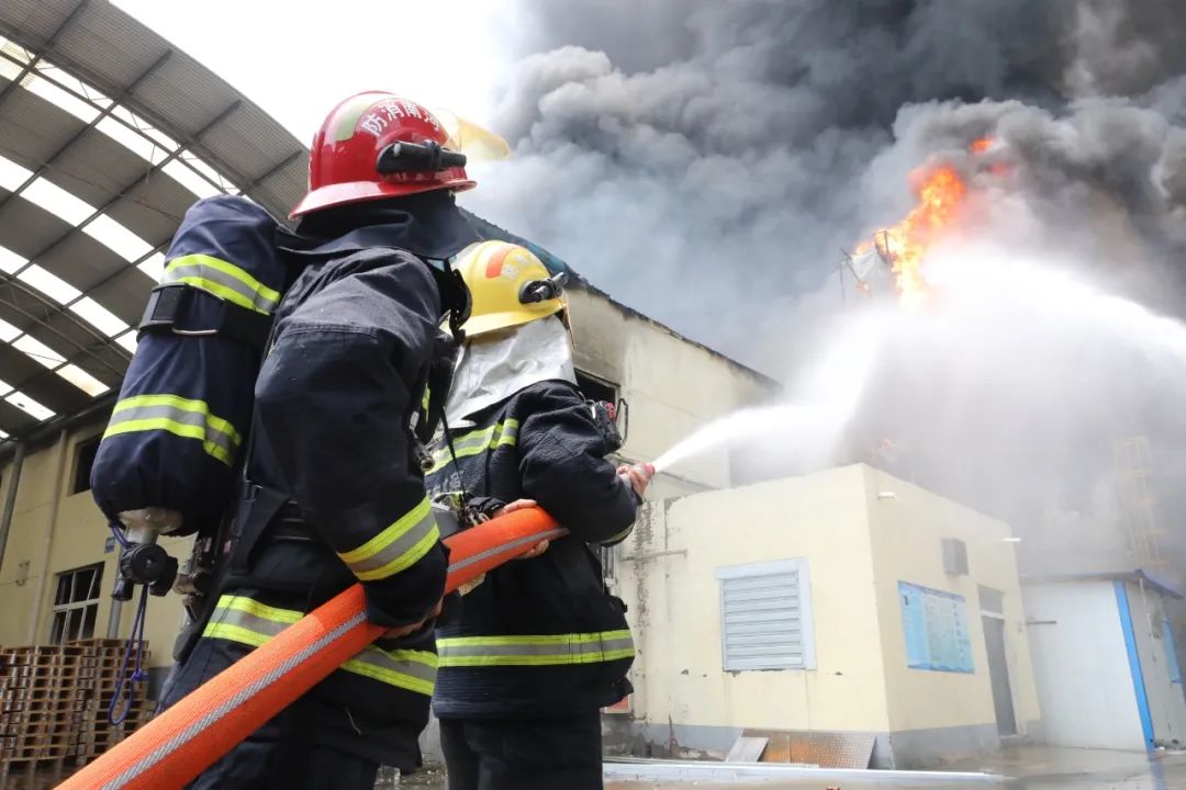 突發！臺灣首家超級電池工廠起火，河南一電池組裝車間起火！